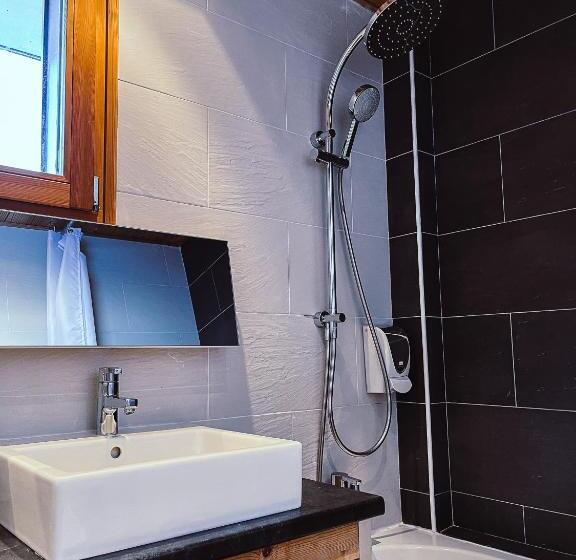 Отель Chalet Les Rhodos