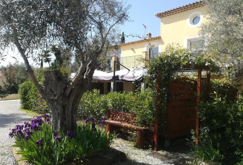 هتل Chambres D'hôtes Bastide De La Brague