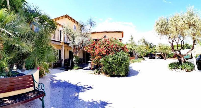 هتل Chambres D'hôtes Bastide De La Brague