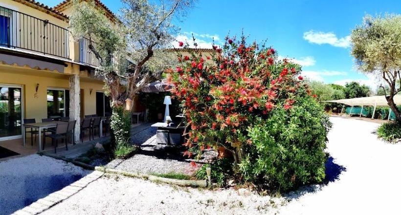 هتل Chambres D'hôtes Bastide De La Brague