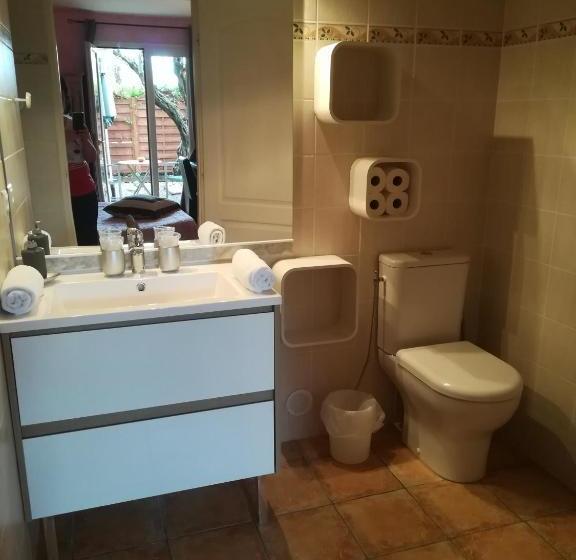 هتل Chambres D'hôtes Bastide De La Brague