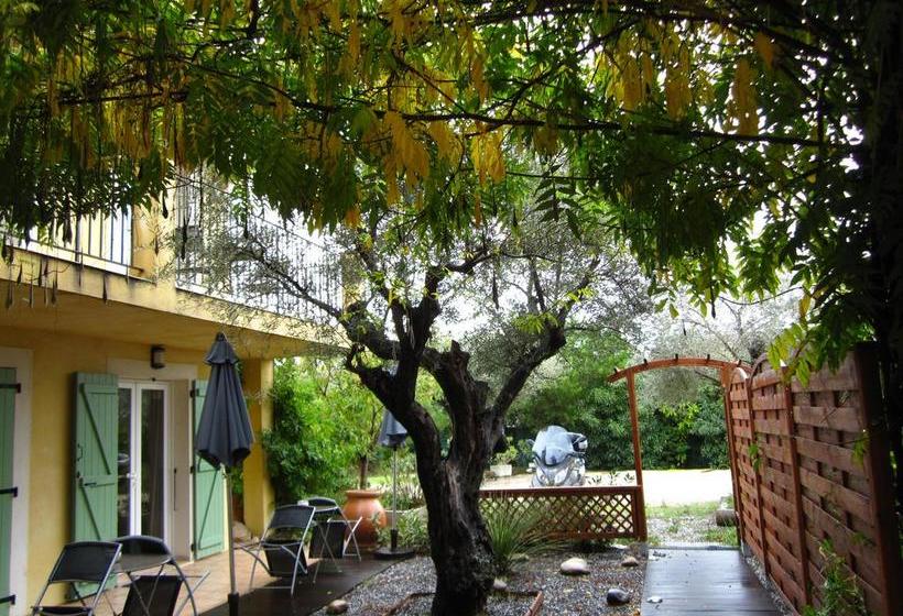 هتل Chambres D'hôtes Bastide De La Brague