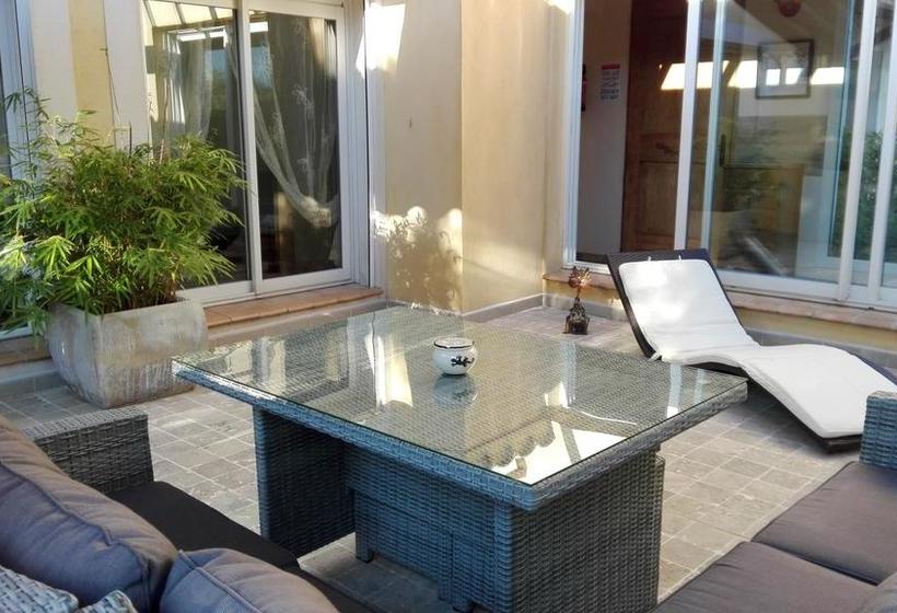 هتل Chambres D'hôtes Bastide De La Brague