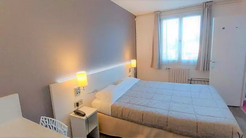 Hotelli Contact Hôtel Du Cerf