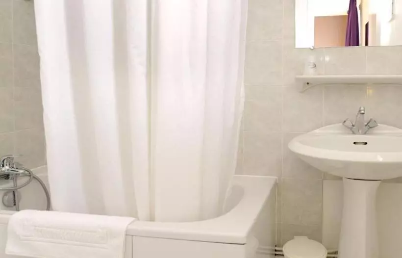 Hotelli Contact Hôtel Du Cerf