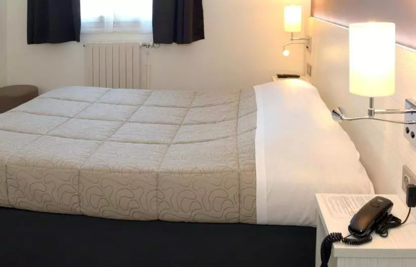 Hotelli Contact Hôtel Du Cerf