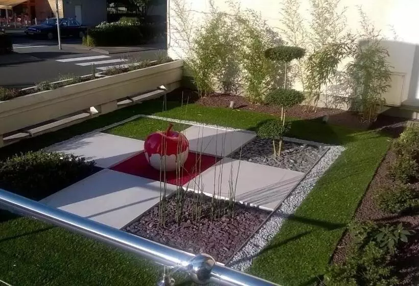 Hotelli Contact Hôtel Du Cerf