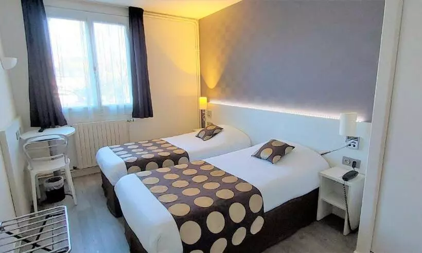 Hotelli Contact Hôtel Du Cerf