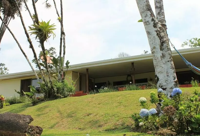 Hotelli Establo Arenal Lodge