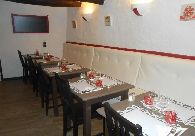 ホテル Hôtel Restaurant Le Palais