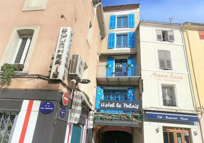ホテル Hôtel Restaurant Le Palais