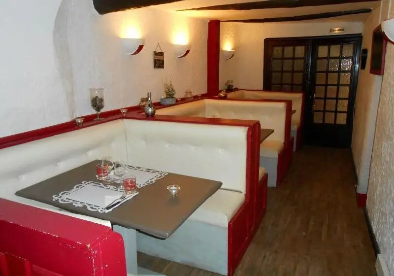 ホテル Hôtel Restaurant Le Palais