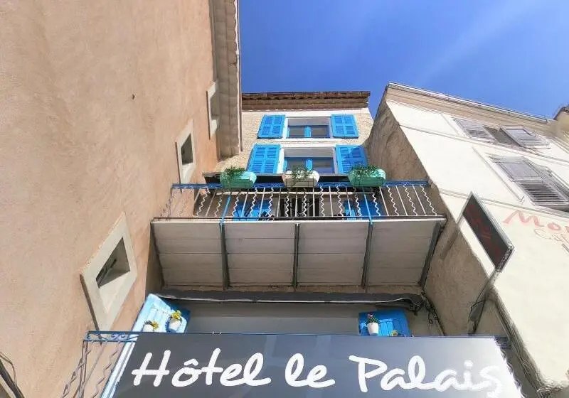 ホテル Hôtel Restaurant Le Palais
