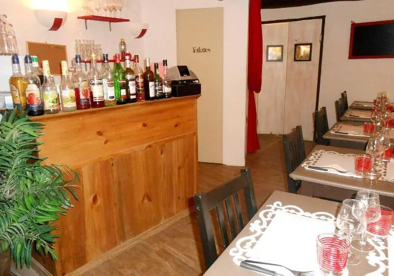 ホテル Hôtel Restaurant Le Palais