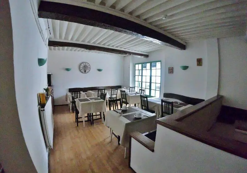ホテル Hôtel Restaurant Le Palais