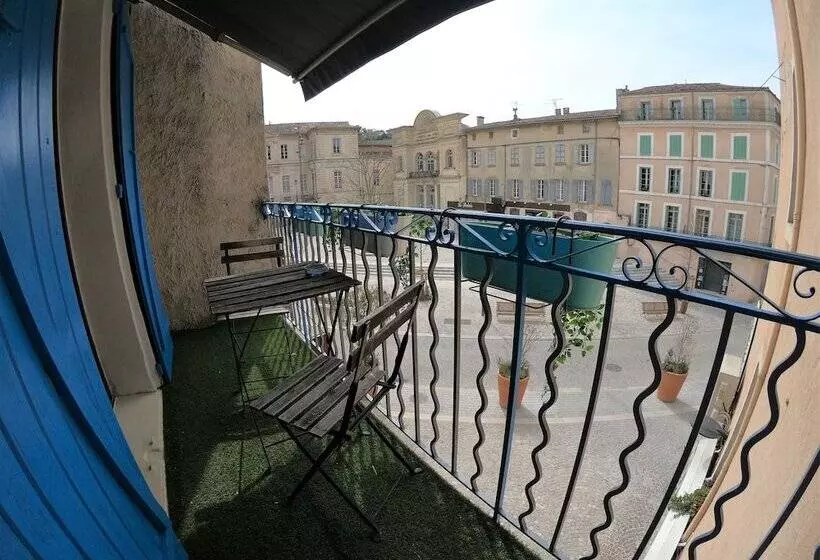 ホテル Hôtel Restaurant Le Palais