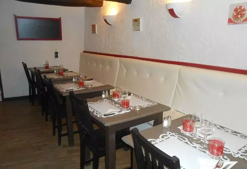 ホテル Hôtel Restaurant Le Palais