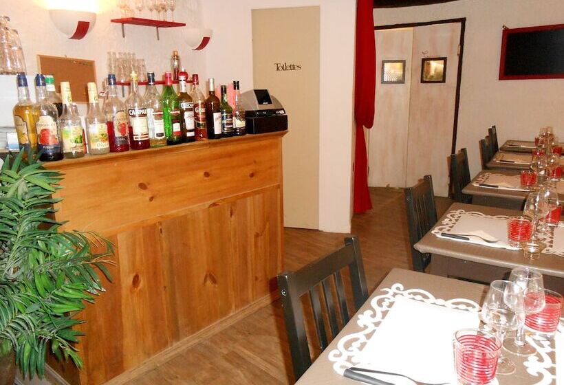 호텔 Hôtel Restaurant Le Palais