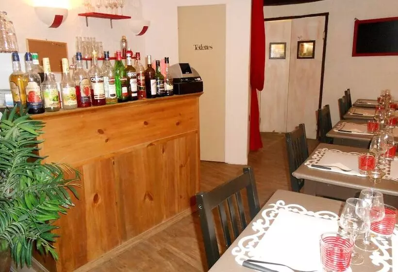 ホテル Hôtel Restaurant Le Palais