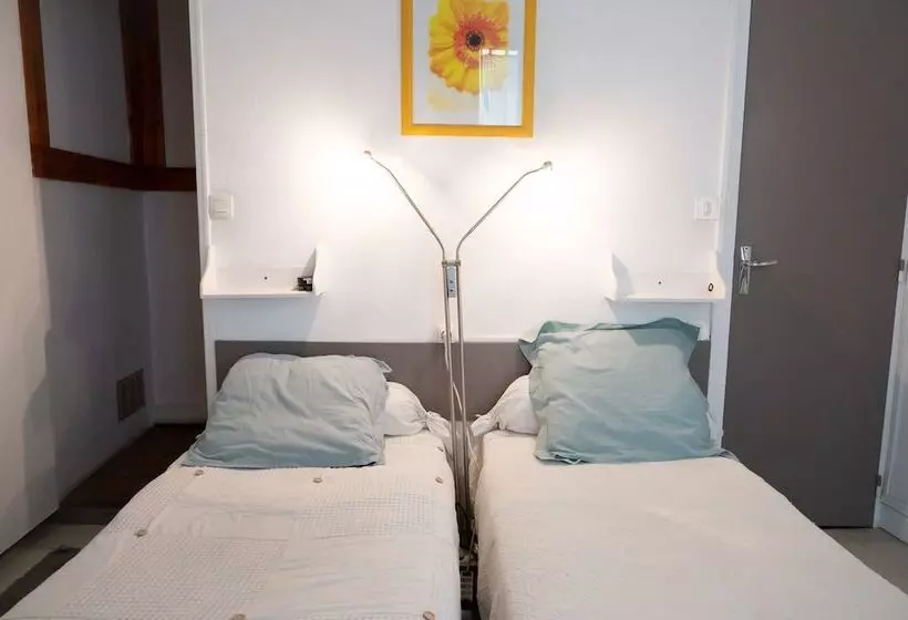 ホテル Hôtel Restaurant Le Palais