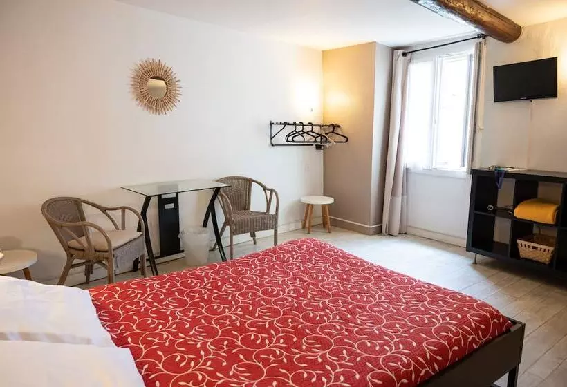 ホテル Hôtel Restaurant Le Palais