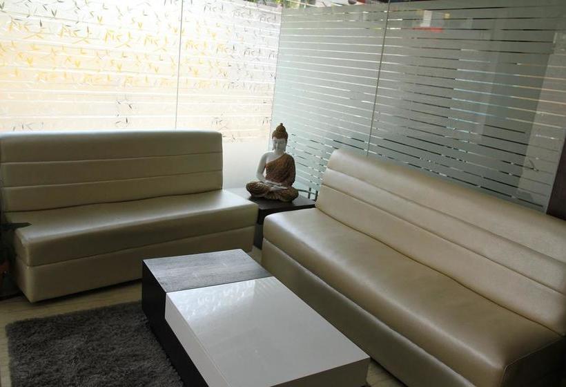 Hotel Fab Royal Height