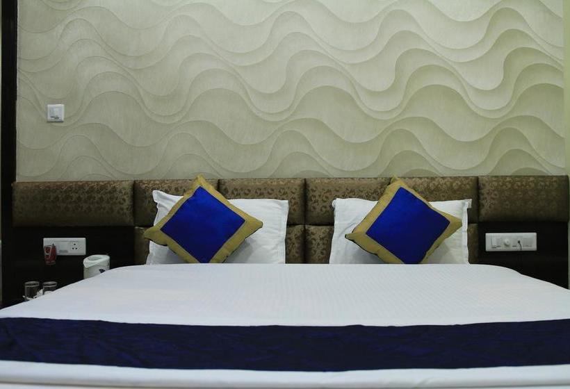 Hotel Fab Royal Height