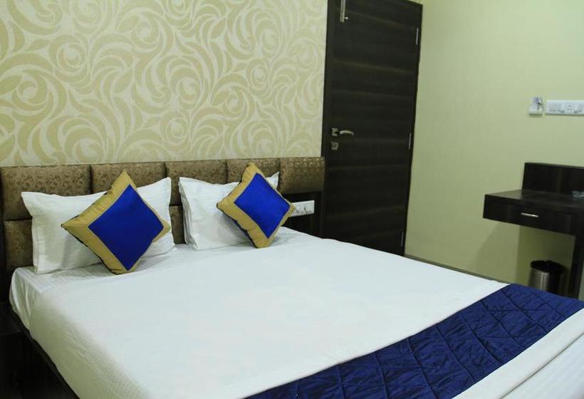 Hotel Fab Royal Height