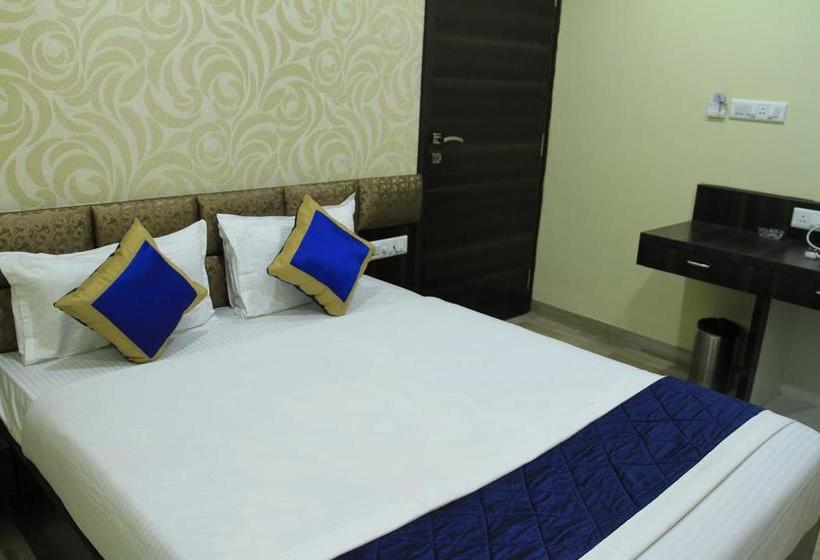 Hotel Fab Royal Height