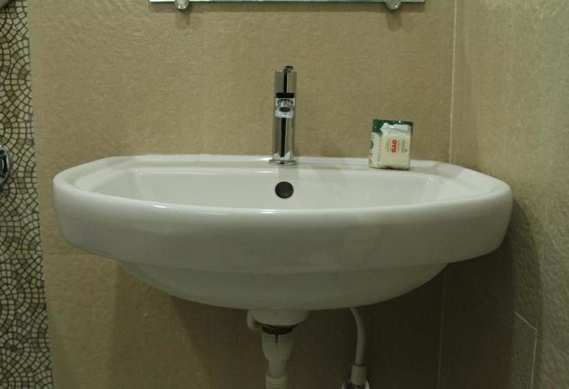 Hotel Fab Royal Height