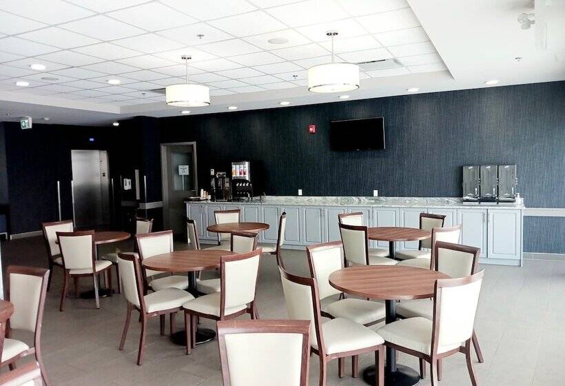 בית מלון כפרי Park Inn By Radisson Edmonton Airport