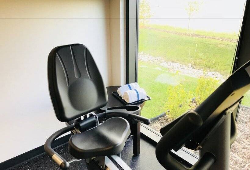 בית מלון כפרי Park Inn By Radisson Edmonton Airport