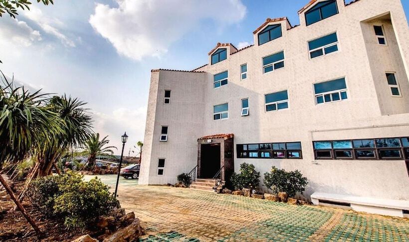 בית מלון כפרי Sky Resort