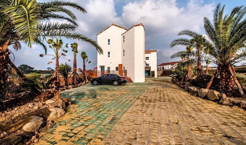 בית מלון כפרי Sky Resort