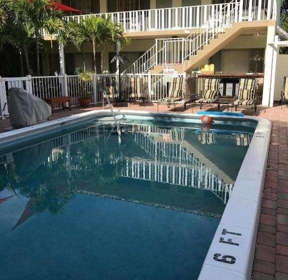 فندق The Big Coconut Guesthouse   Gay Men S Resort