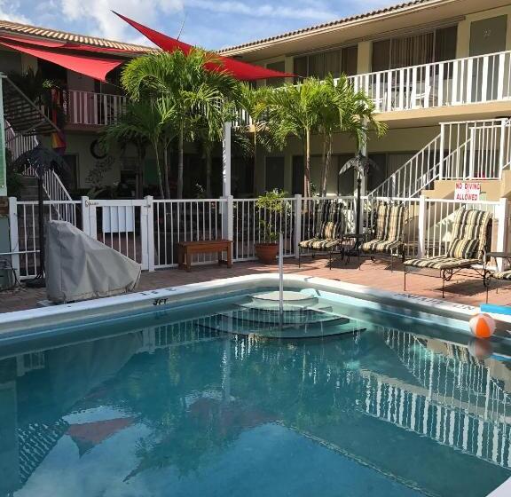 فندق The Big Coconut Guesthouse   Gay Men S Resort