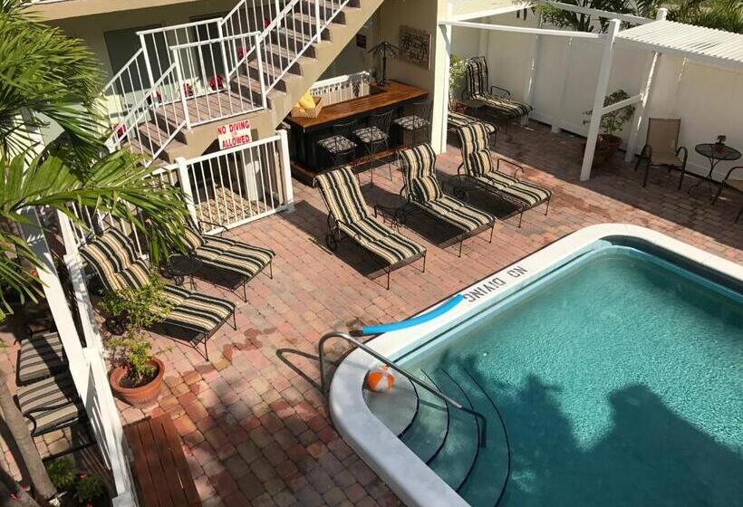 فندق The Big Coconut Guesthouse   Gay Men S Resort