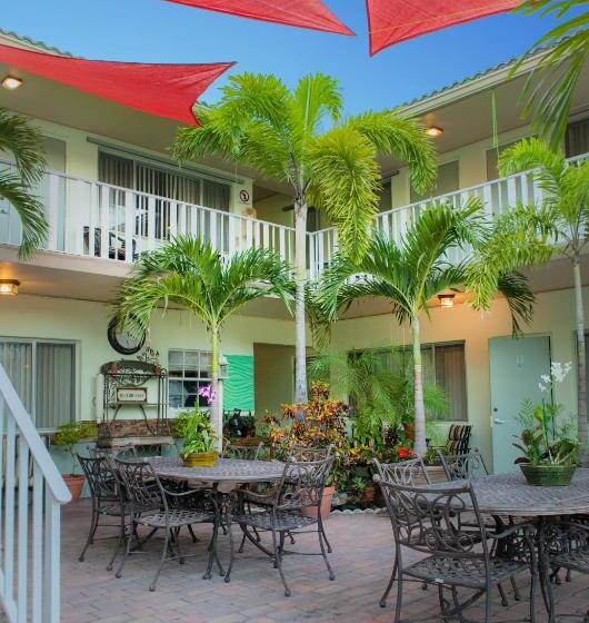 فندق The Big Coconut Guesthouse   Gay Men S Resort