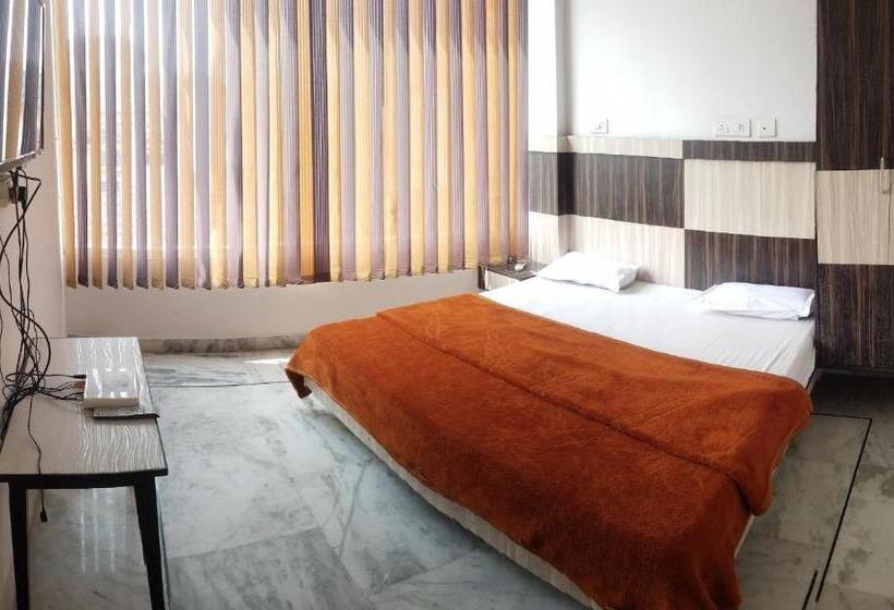 Отель Time Square Guest House