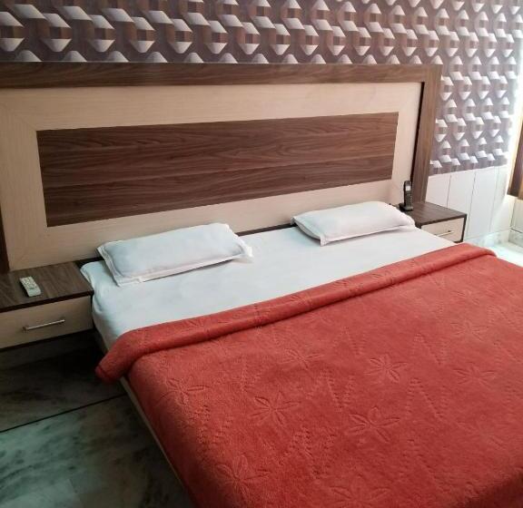 Отель Time Square Guest House