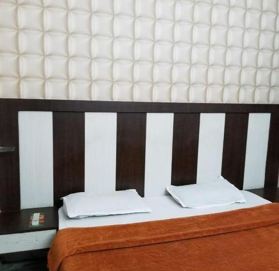 Отель Time Square Guest House