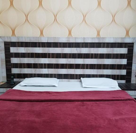 Отель Time Square Guest House