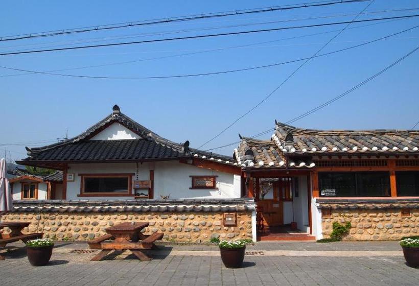 פנסיון Floral Space Hanok Guesthouse