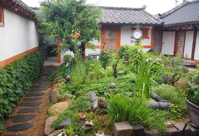 פנסיון Floral Space Hanok Guesthouse
