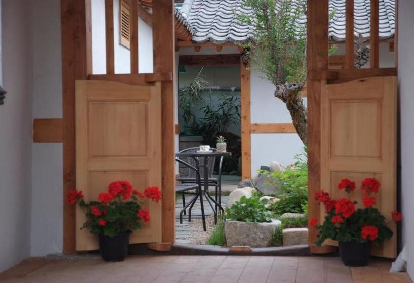פנסיון Floral Space Hanok Guesthouse