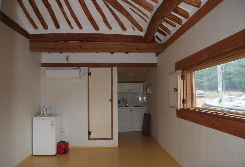 פנסיון Floral Space Hanok Guesthouse