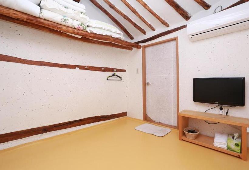 פנסיון Floral Space Hanok Guesthouse