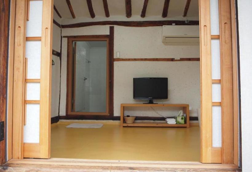 פנסיון Floral Space Hanok Guesthouse