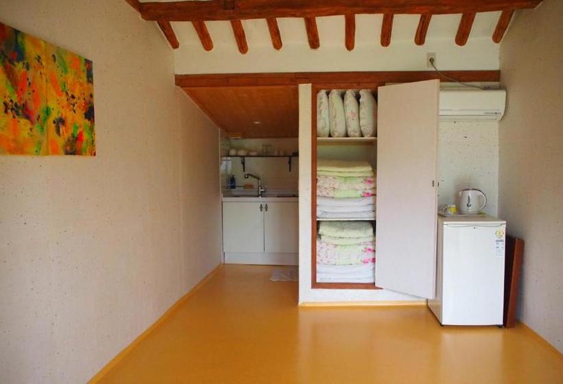 פנסיון Floral Space Hanok Guesthouse