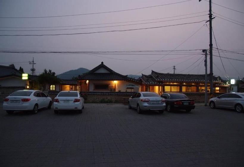 פנסיון Floral Space Hanok Guesthouse